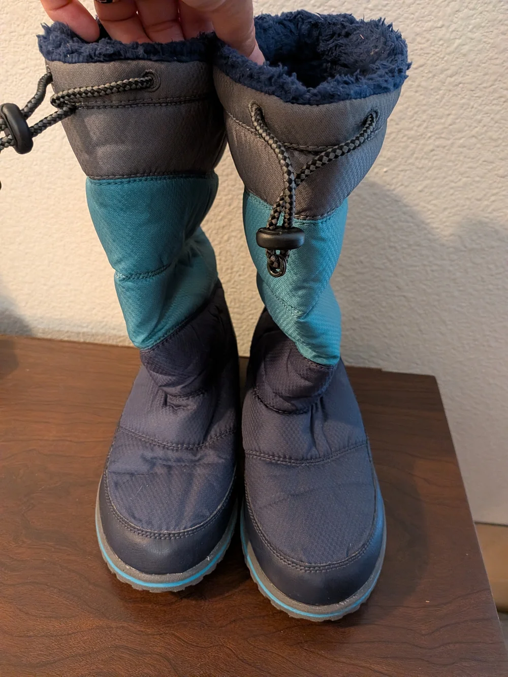 L.L. Bean kids Snow Boots in Navy and Teal